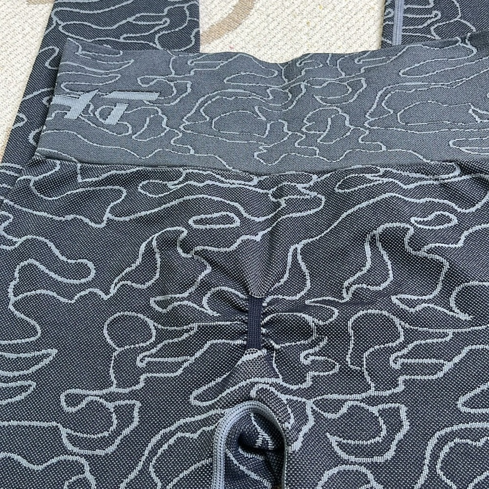 Echt Arise Camo Leggings, size medium - Picture 14 of 14
